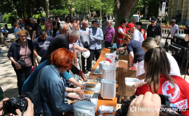 Međunarodni dan rada u Mostaru, podijeljeno 2000 porcija graha