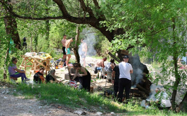 Mostarci Praznik rada slave na izletištima uz roštilj i kupanje