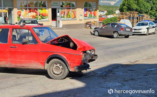 Dvije osobe lakše ozlijeđene u prometnoj nesreći u Mostaru