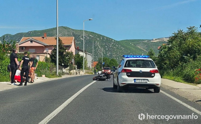 PROMETNA NESREĆA U MOSTARU Motociklist ozlijeđen u sudaru s automobilom