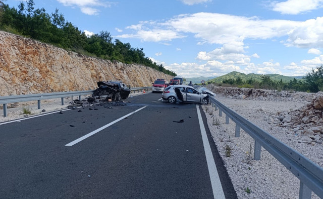 Detalji teške nesreće na cesti Stolac - Neum u kojoj su stradale dvije osobe