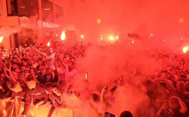 Veličanstvena proslava u Rijeci, Mišković se popeo na binu i krenulo je ludilo uz Thompsonovu pjesmu