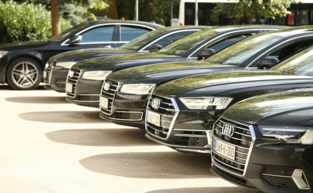 Federalna vlada izdvaja dva milijuna KM za 30 službenih vozila, najskuplje limuzine idu Lendi i Stojanoviću