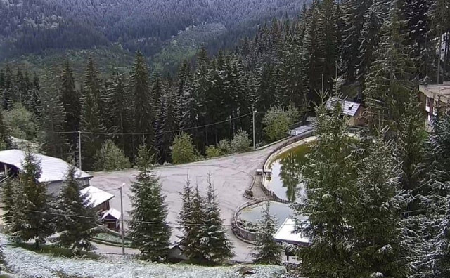 Zimski prizori na Vlašiću, proljetni pljuskovi u ostatku zemlje