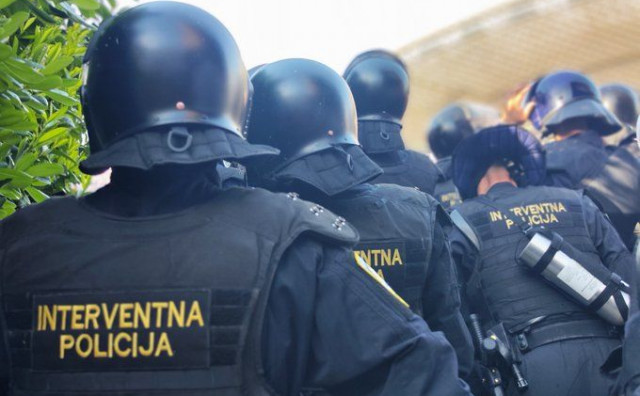 PORAZ TEŠKO PAO NAVIJAČIMA Splitom odjekivale sirene, huligani bacali kamenje