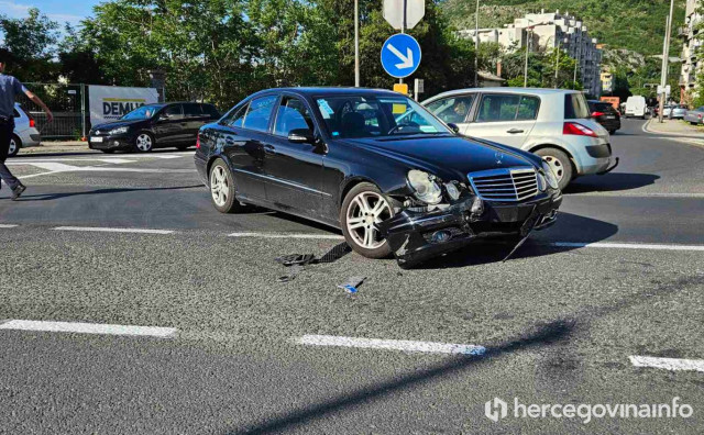 Prometna nesreća na magistralnoj cesti M-17 u Mostaru
