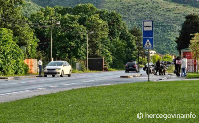 Sudar motocikla i automobila u Vrapčićima kod stadiona Veleža