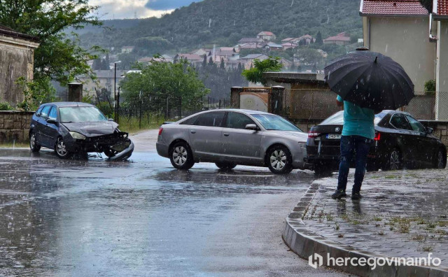Sudar tri automobila u Mostaru
