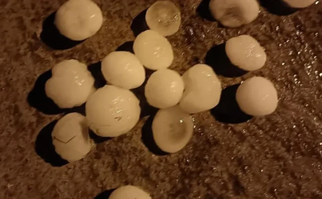 Snažno nevrijeme i tuča kod Slavonskog Broda, štetu umanjile rakete iz BiH