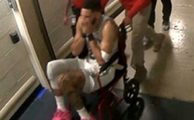 Jayson Tatum iznesen s terena, a u svlačionicu odveden u invalidskim kolicima
