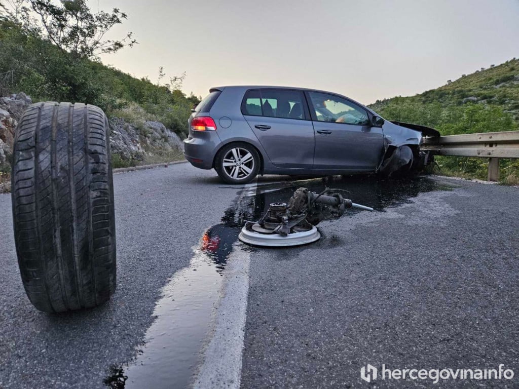 Jedna osoba ozlijeđena u prometnoj nezgodi na cesti Mostar – Čitluk: Promet potpuno obustavljen Jedna osoba ozlijeđena u prometnoj nezgodi na cesti Mostar – Čitluk: Promet potpuno obustavljen