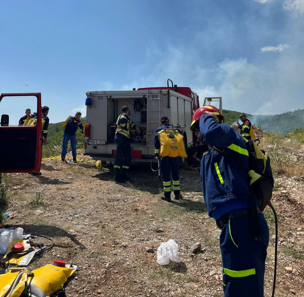 Vatrogasci na terenu kod Gruda 