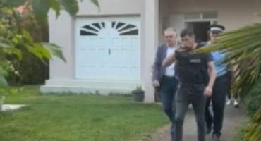 Nakon cjelodnevne drame pripadnici MUP-a RS izveli Milana Miličevića iz kuće