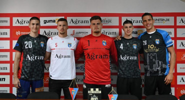 petorica mladih Skauta