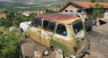 Neodgovorno paljenje vatre u Rodoču završilo zgarištem u dvorištu