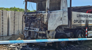 Požar u Ortiješu uništio kamion u vlasništvu privatne tvrtke