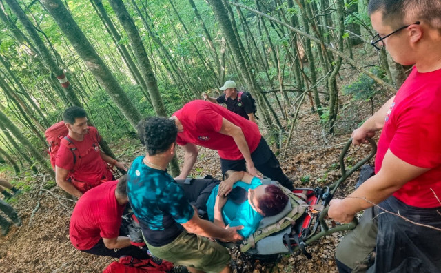 Spašena planinarka na Troglavu: Slomila nogu tijekom spuštanja, u akciji sudjelovali GSS HBŽ i planinari