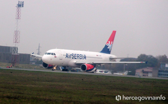 Zbog dojave o bombi prinudno sletio avion Air Serbie, uhićen 23-godišnjak