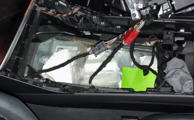 Kod Doboja uhićen muškarac s 4,5 kg kokaina i 50.000 KM u prtljažniku