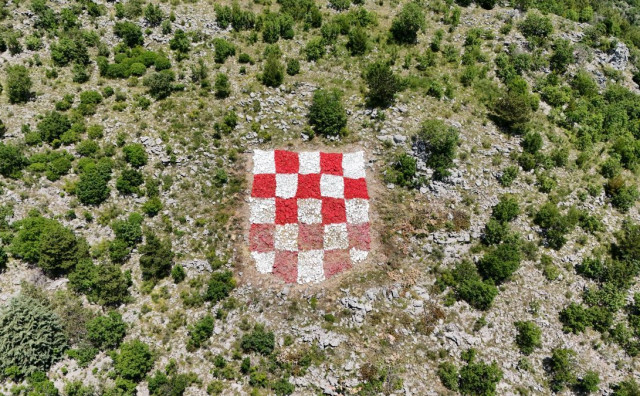 Na Ciganskom brdu nastavljena obnova hrvatskog grba