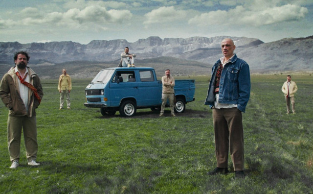 Zoster ponovno pogađa – poslušajte novi singl 'Ne okrećem se tata'