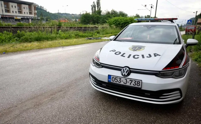 U teškoj nesreći kod Sarajeva preminuo 21-godišnji mladić