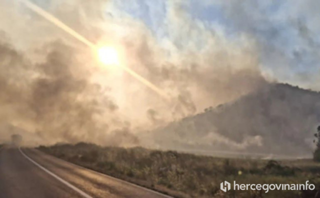 Požar kod Trebinja: Zatvoren put prema Dubrovniku, vatra prijeti kućama
