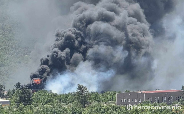 Požar u Ljubuškom: Najgora situacija u blizini Humca i Pregrađa, brane se kuće