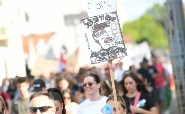 Studenti ispunili Trg Slavija: Žele bolju i slobodniju Srbiju