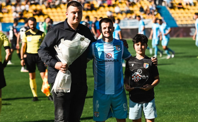 Navijačka skupina Poskoci Rijadu Kobiljaru dodijelila nagradu 'Posuško srce'