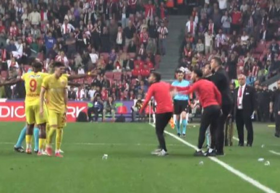 Jakirović pogođen bocom u Turskoj