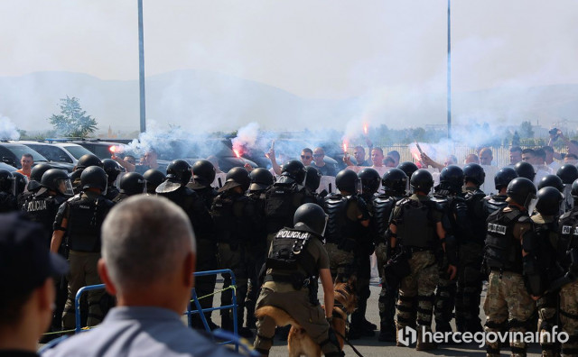 Pogledajte kako policija simulira navijačke nerede i uhićenja u Mostaru