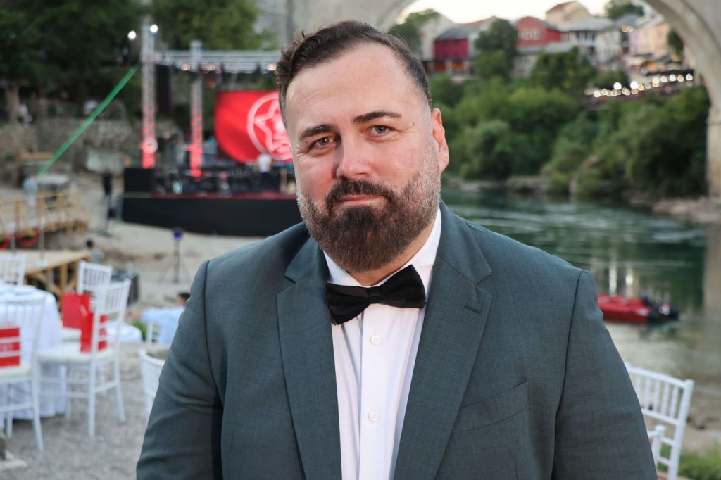 Crvena noć Veleža ispod Starog mosta