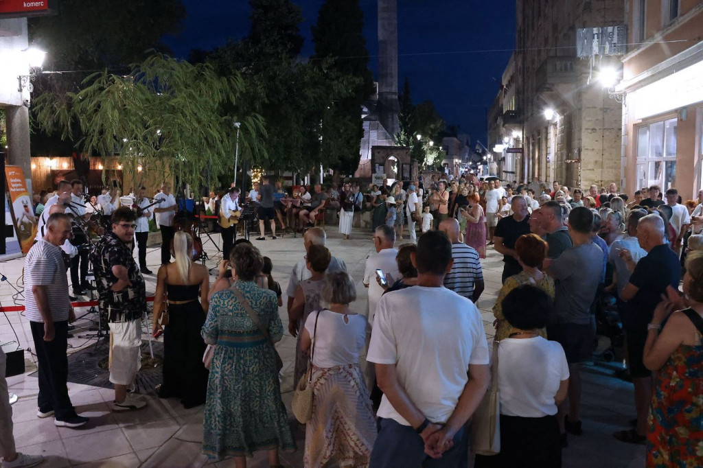 Prekrasna noć uz koncert Mostarskih tamburaša
