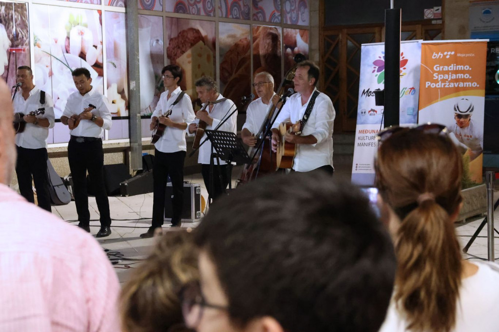 Prekrasna noć uz koncert Mostarskih tamburaša
