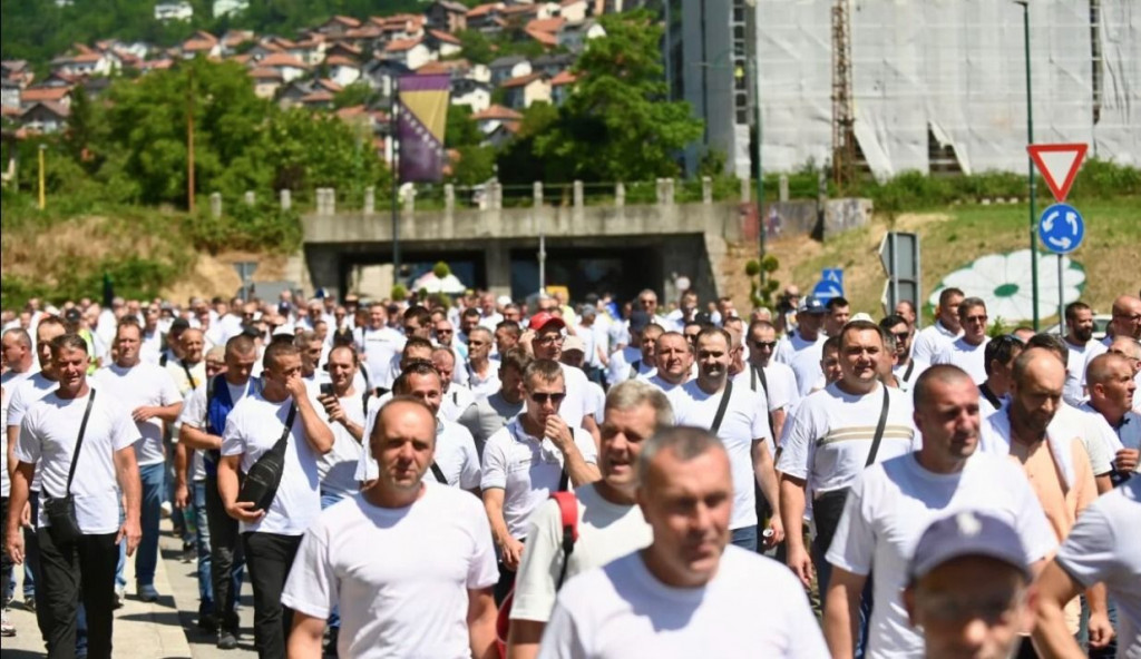 Prosvjed rudara pred zgradom Federacije BiH