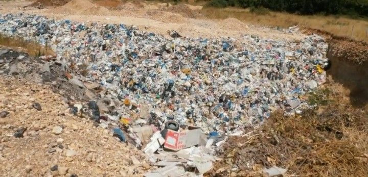 Smeće kod rijeke Bregave i pećine Badanj u Stocu