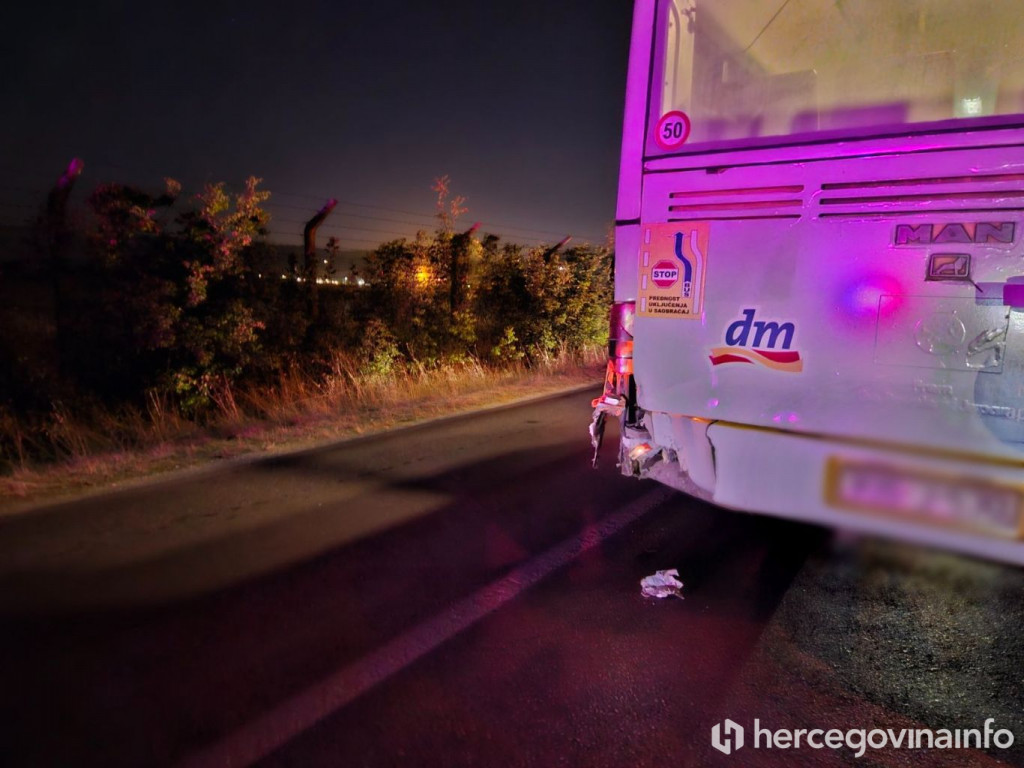 Sudar automobila i autobusa na cesti Mostar - Blagaj