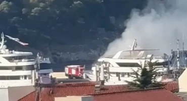 Požar u Makarskoj: Buknuo turistički brod, ima ozlijeđenih