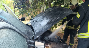 Požar na automobilu u Mostaru