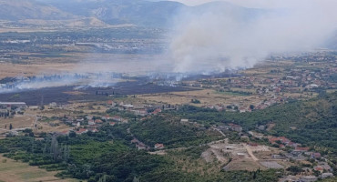 Veći požar se širi prema Jasenici, problem je jak vjetar