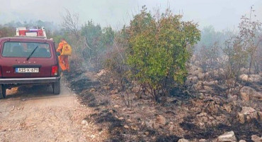 Veliki požar na Trebinjskim brdima, MUP RS uputio helikopter da pomogne u gašenju