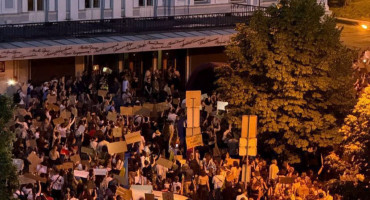 Zelenski potpisao zakon koji slabi antikorupcijska tijela, uslijedili veliki prosvjedi i kritike međunarodne zajednice