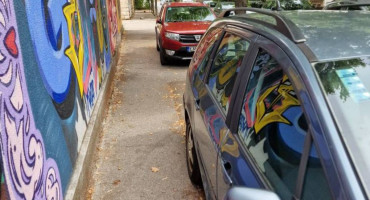 Ako ste osoba s invaliditetom ili majka s kolicima, kroz mostarsku Šantićevu ulicu ni ne pokušavajte proći