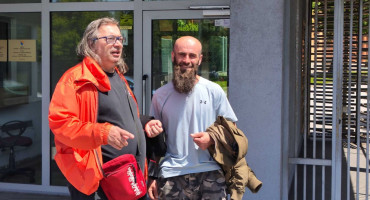 Simbad Bajrektarević (desno) s braniocem Omarom Mehmedbašićem 