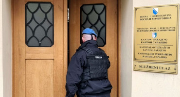 Ukinut pritvor policajcu osumnjičenom za seksualnu zloupotrebu maloljetnice