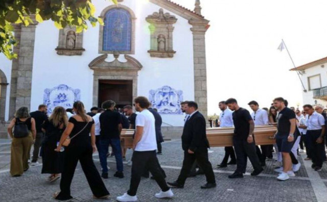 Nogomet u suzama: Tisuće se oprostile od Dioga Jote i njegova brata