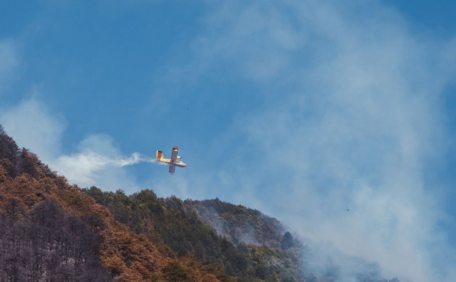 Hrvatski kanaderi gase požar u Prozor-Rami