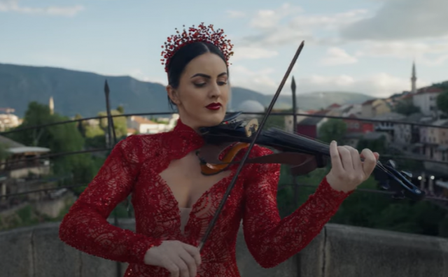 Nikolina Violina objavila fuziju sevdalinke 'Čudna jada od Mostara grada' i pjesme iz tarantinovog Pulp Fictiona