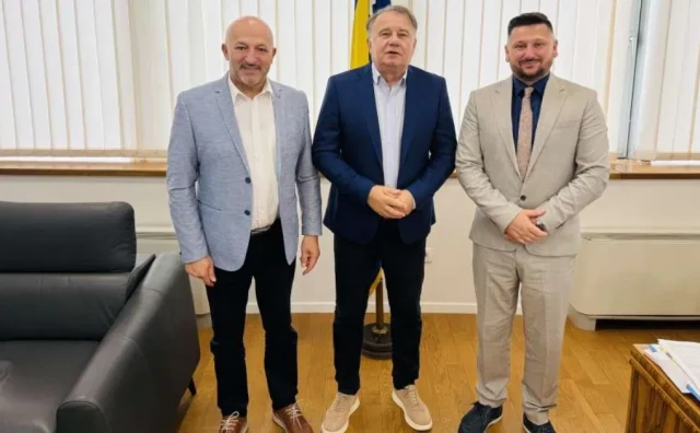 Zaposlenici Porezne uprave FBiH traže dodatak na plaću